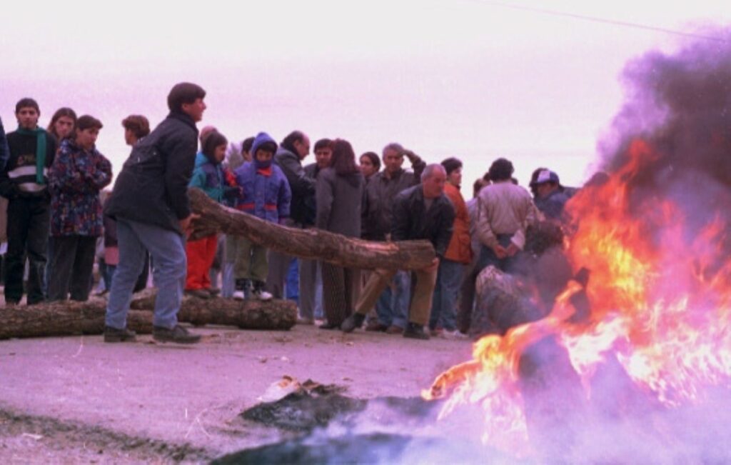 Los vecinos de Cutral Co y Plaza Huincul pasaron siete días sobre la ruta hasta que se levantó la pueblada. Foto: Diario Río Negro.