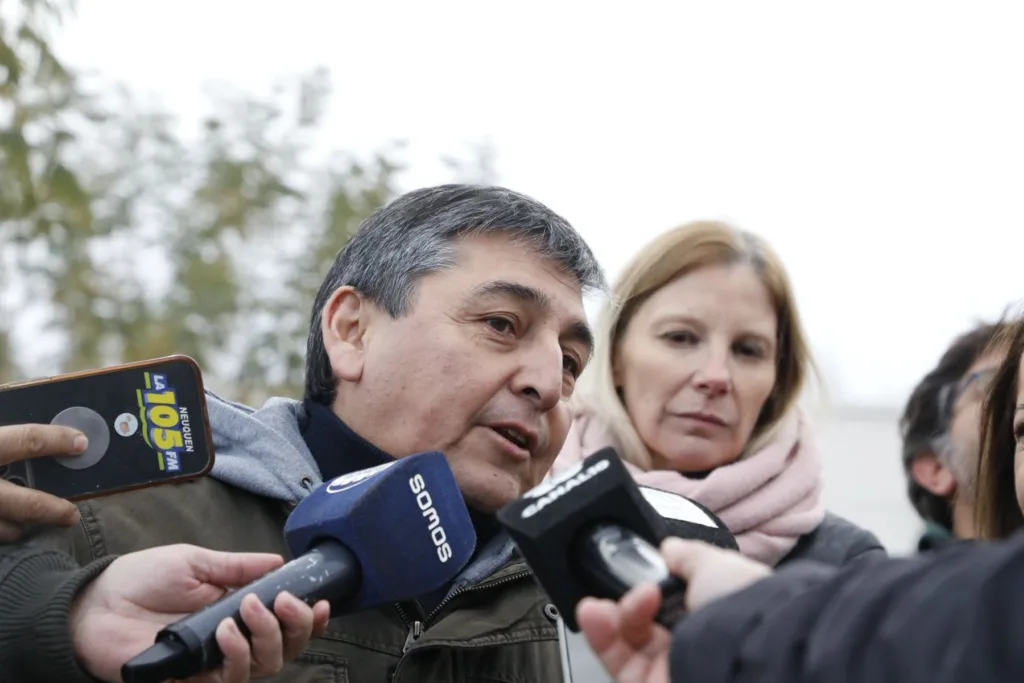 Carlos Quintriqueo, secretario general de ATE, cuestionó el acta entre Neuquén e YPF por el GNL.