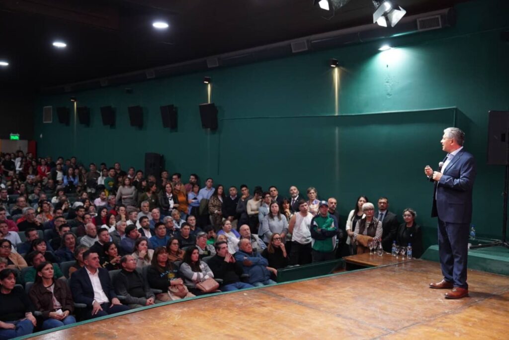 Rolando Figueroa rindió cuentas de la gestión en Chos Malal.