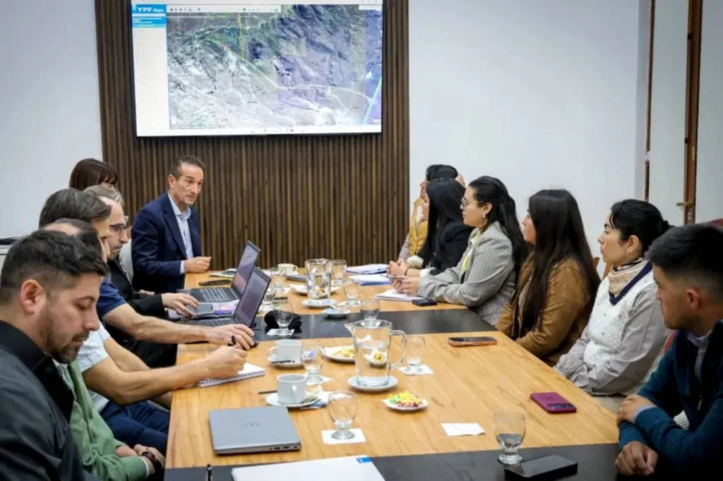 El gobierno de Neuquén inició el proceso de consulta previa con la comunidad mapuche Paynemil.